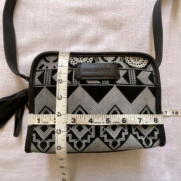 •Isabella Fiore Leather Suede Black And White Tribal Print Zip Crossbody NWT - Picture 6 of 16